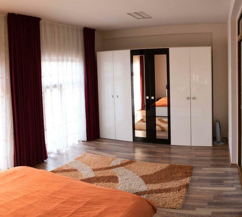 Appartement Penthouse De Lux à Oradea Extérieur photo
